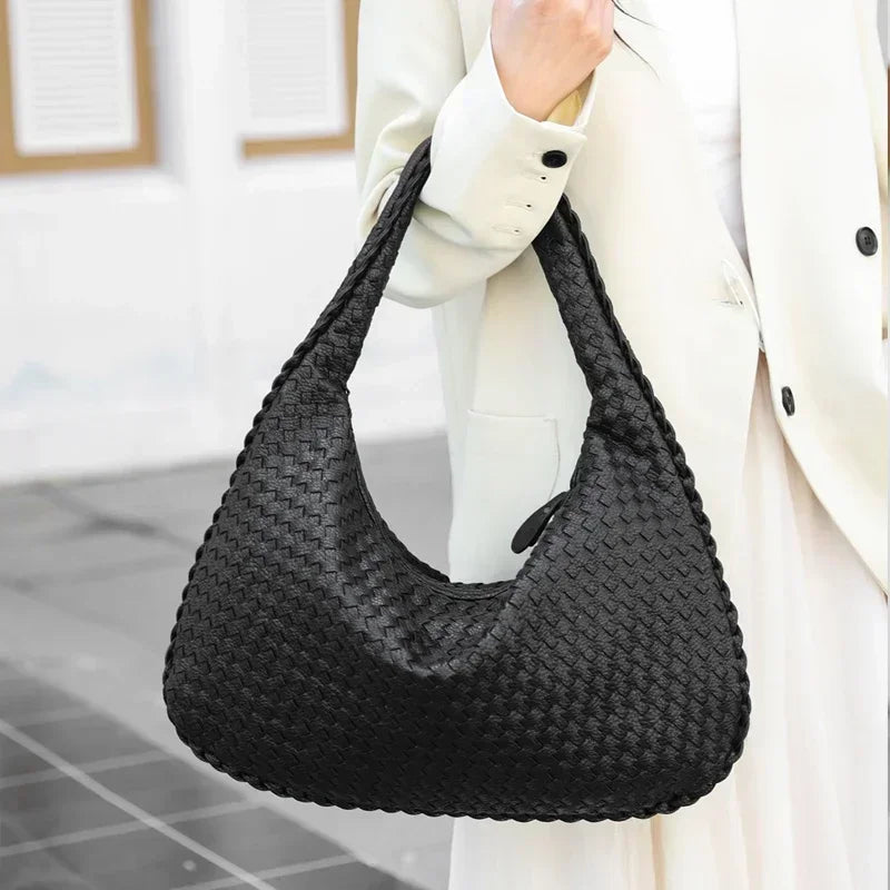 Alina – Sac bandoulière hobo avec design patchwork et ouverture zippée