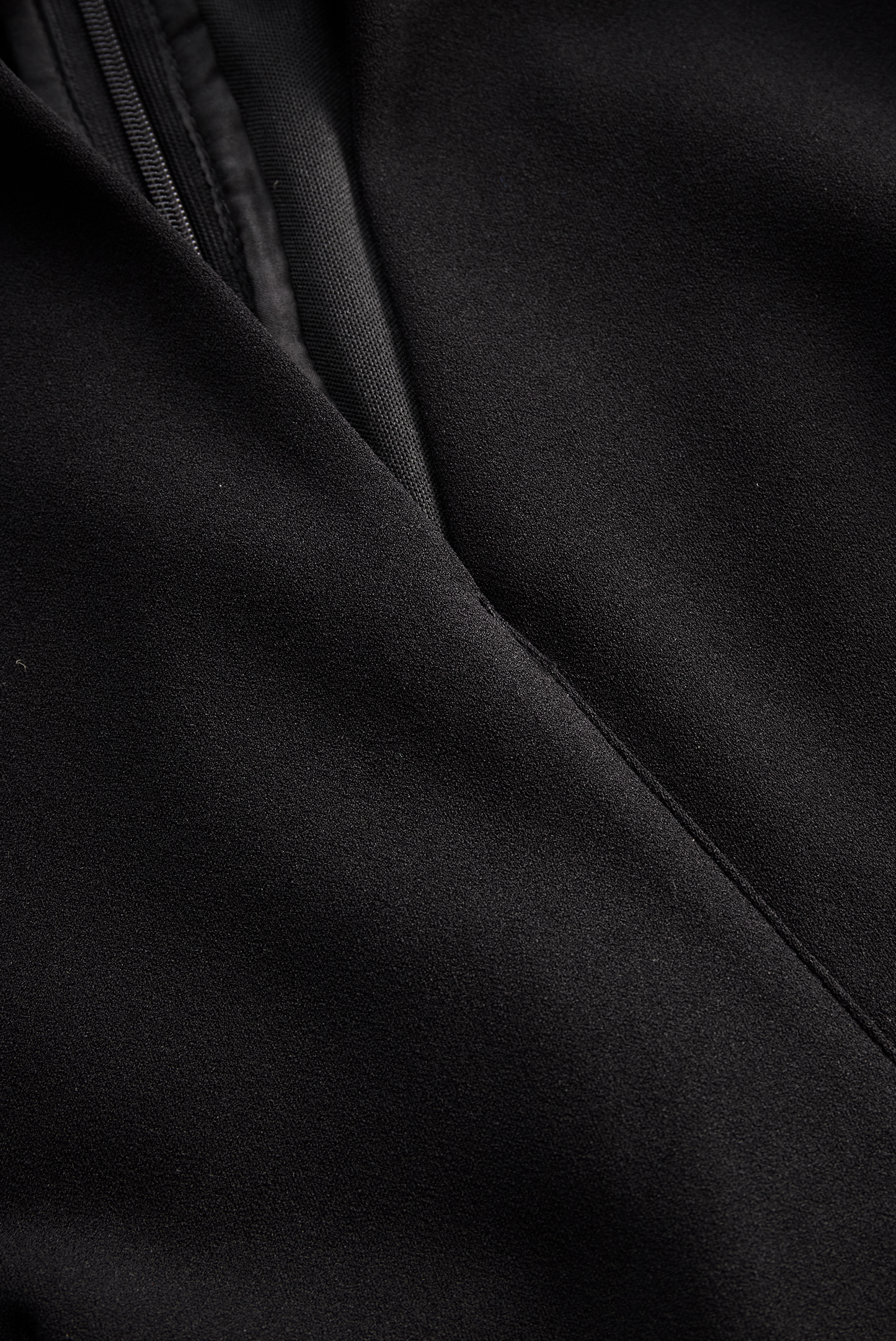 Nora | Verfeinertes Schwarzes Kleid mit Gürtel und Mandarin-Kragen