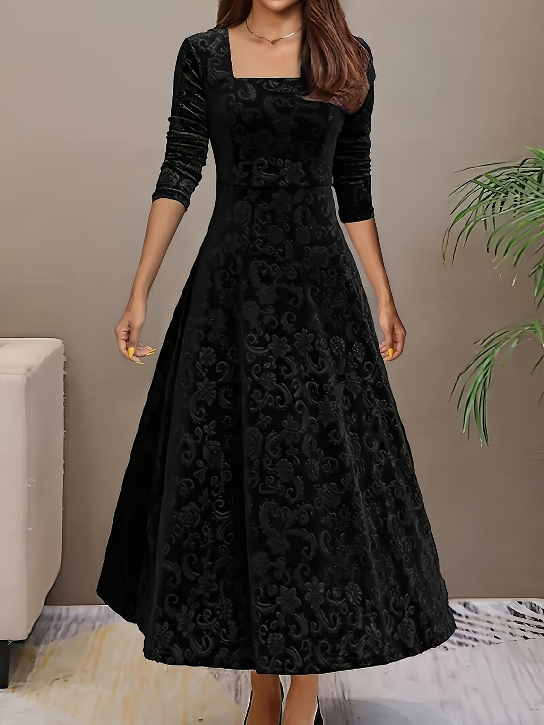 Otsuru - Elegantes SamtKleid Mit Langen Ärmeln