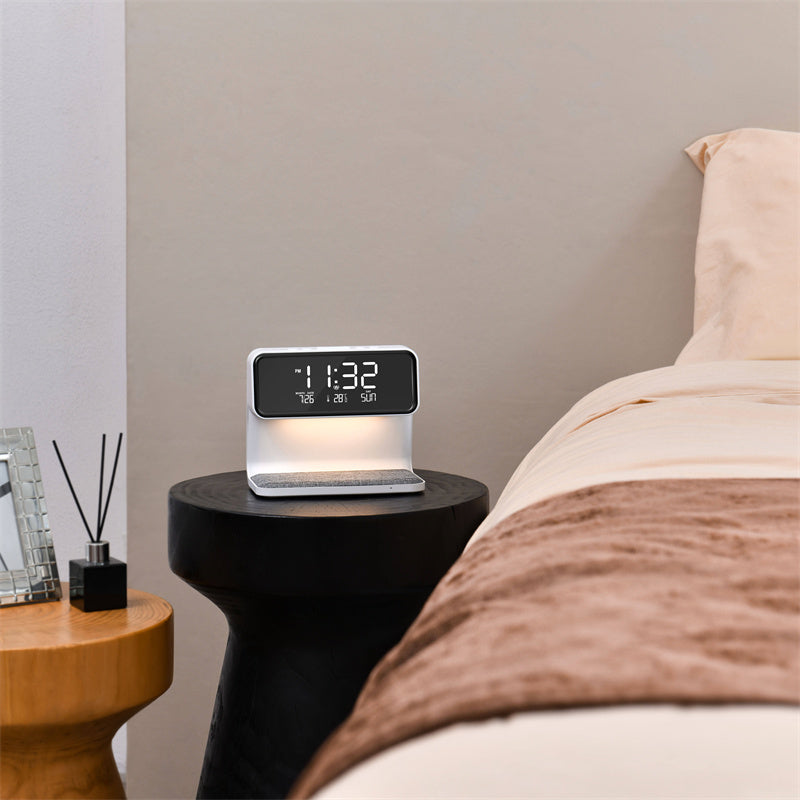 Sengelampe 3-i-1 med Trådløs Opladning – Dæmpbar Touchkontrol og Indbygget Alarmdisplay