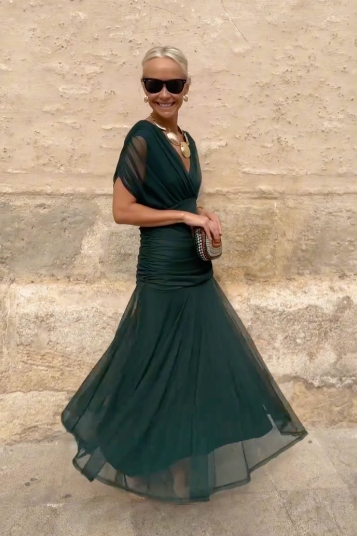 Elegant V-neck Maxi Dress Women with Gradient Design, Flowy Silhouette, Waist-Pleated Fit