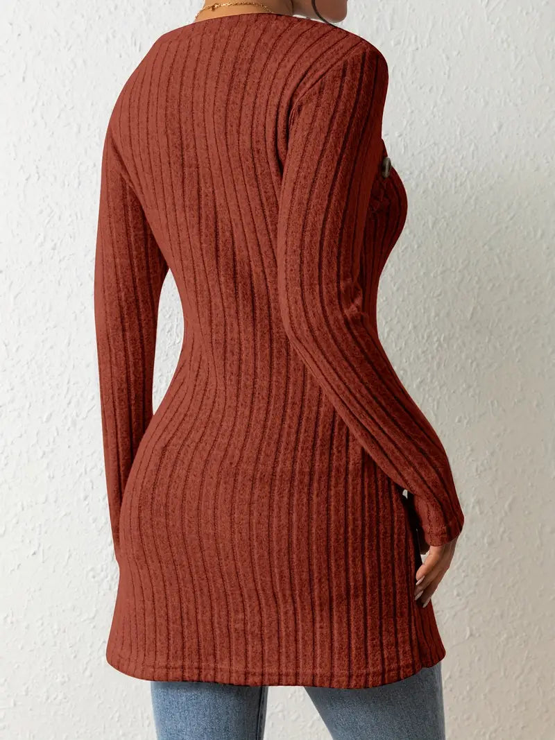 Manon – Haut asymétrique femme à boutons et maille côtelée