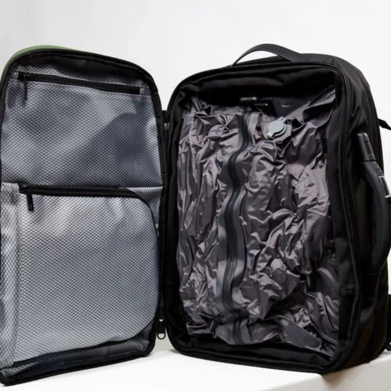 TravelEase - Sac à dos innovant avec compression sous vide et rangement organisé