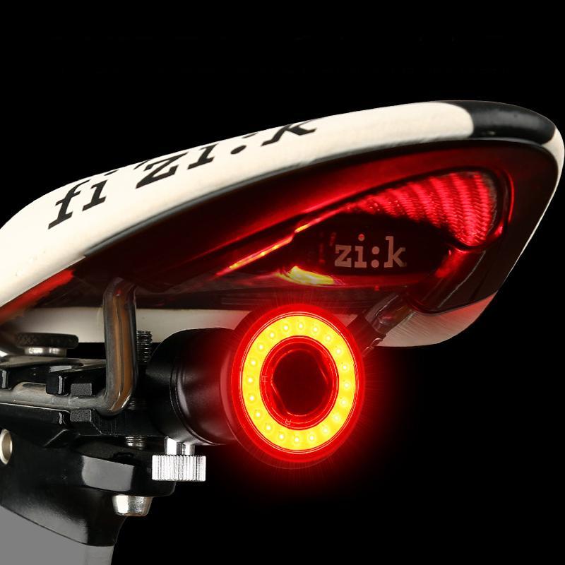 Intelligent cykelbaglygte med automatisk bremsefunktion