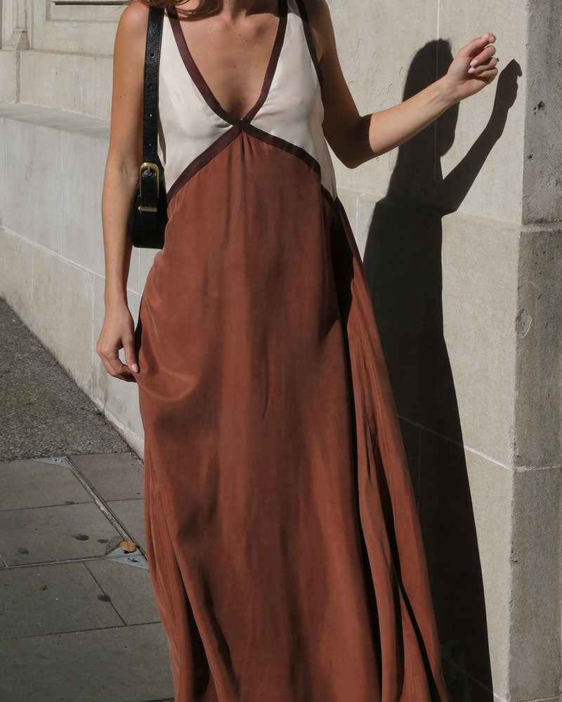 Elegant Chic V-Ausschnitt Kleid mit Kontrastfarben für einen stilvollen Auftritt