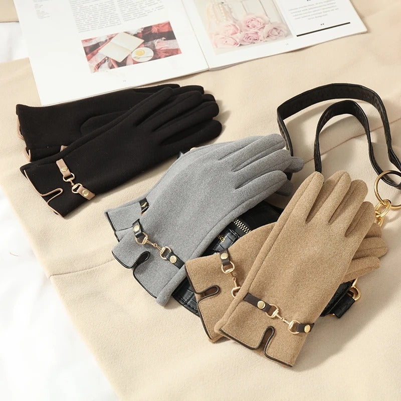 Bella – Full Finger Gloves with Chain Closure | Stylish and Elegant Accessory for Everyday Use