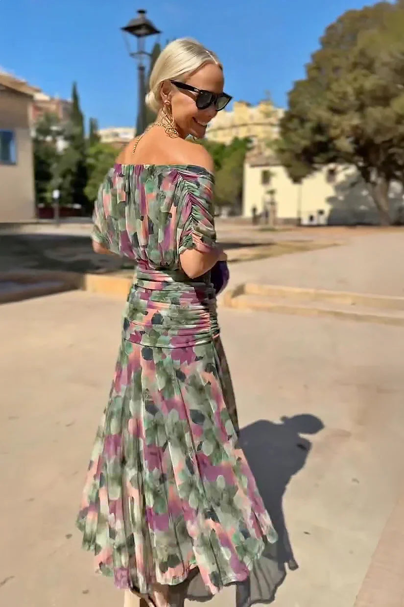 Elegant V-neck Maxi Dress Women with Gradient Design, Flowy Silhouette, Waist-Pleated Fit