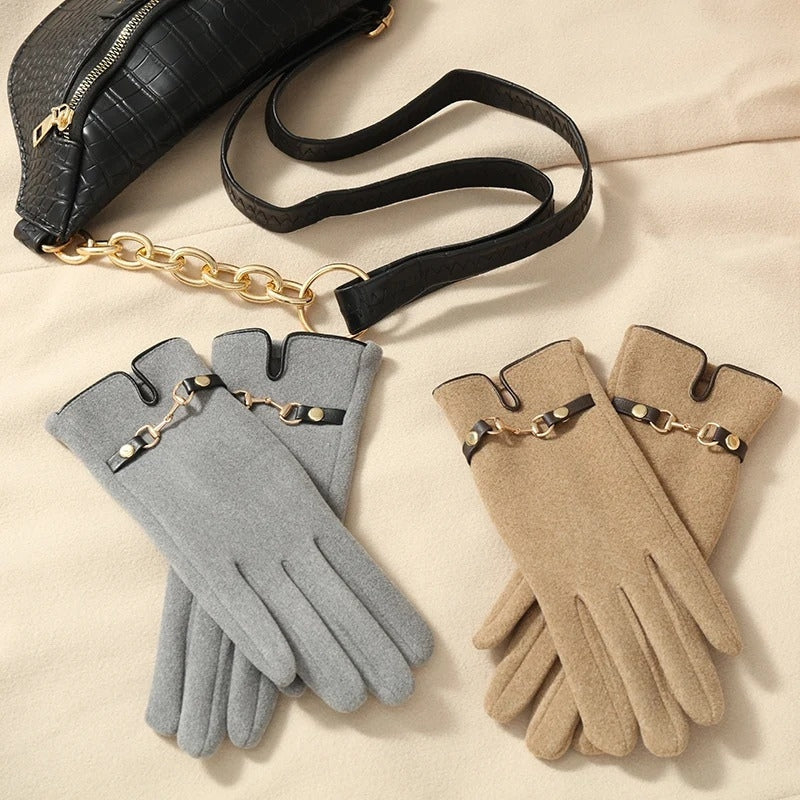 Bella – Full Finger Gloves with Chain Closure | Stylish and Elegant Accessory for Everyday Use