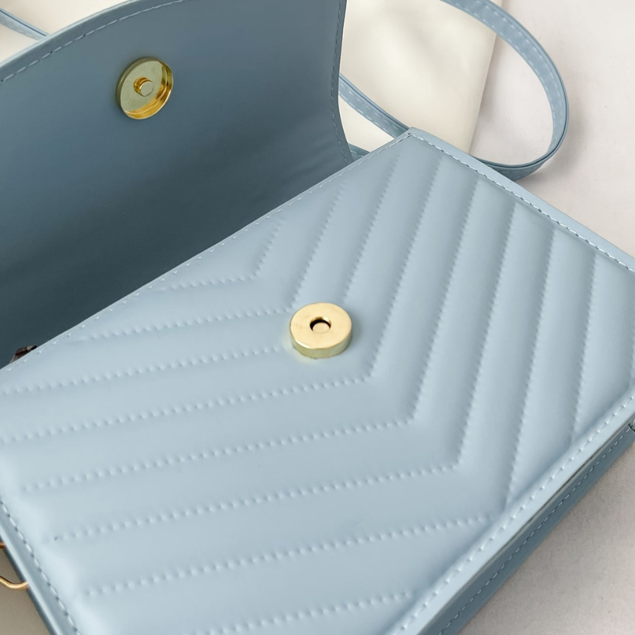 Serena - Petit sac carré papillon élégant avec options de transport polyvalentes