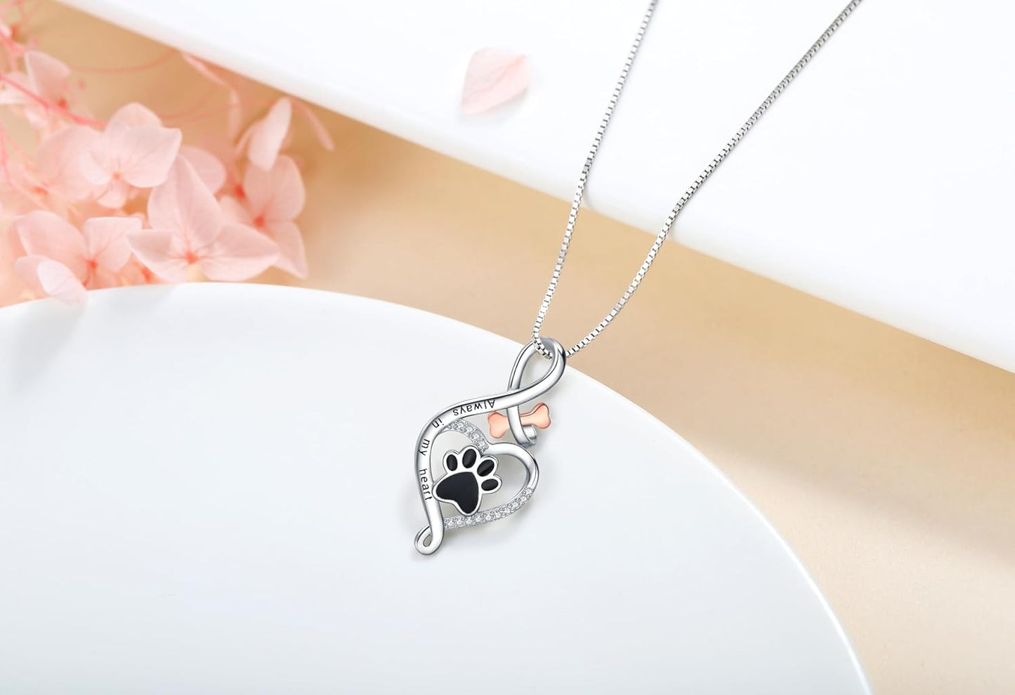 Gelukspootketting met hart-, bot- en oneindigheidssymbool