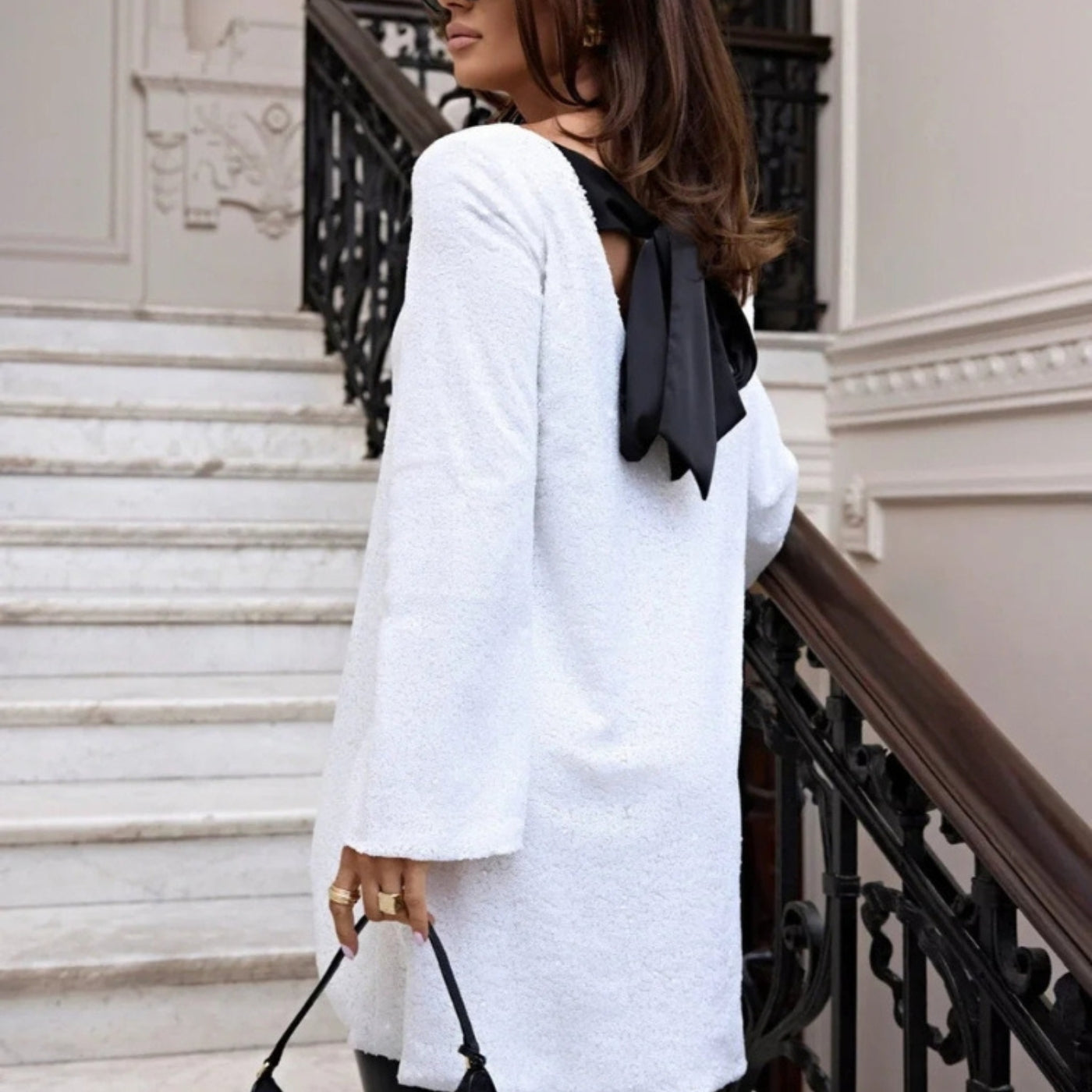 Amelia – Mini robe éblouissante à manches longues et coupe féminine élégante