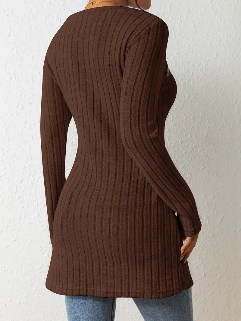 Manon – Haut asymétrique femme à boutons et maille côtelée
