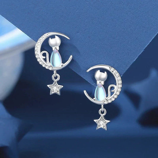 Oorbellen van 925 sterling zilver met kat, maan en ster, bezet met zirkonia.