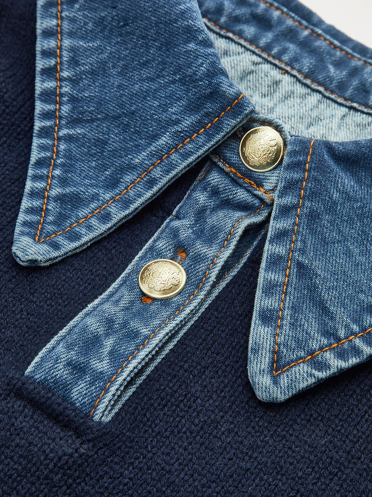 2-in-1 Strickpullover mit Denimkragen