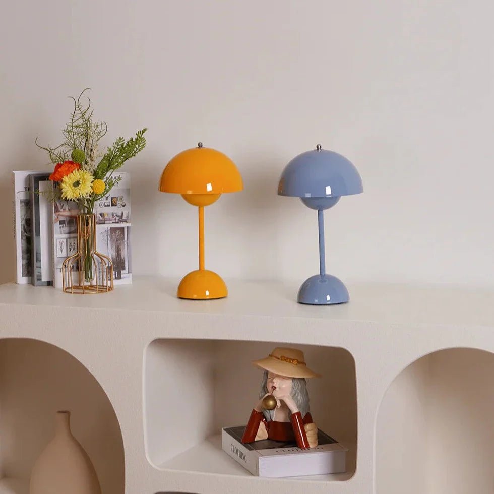 Elegant LED Bordlampe med Justerbar Lysstyrke og Bærbarhed