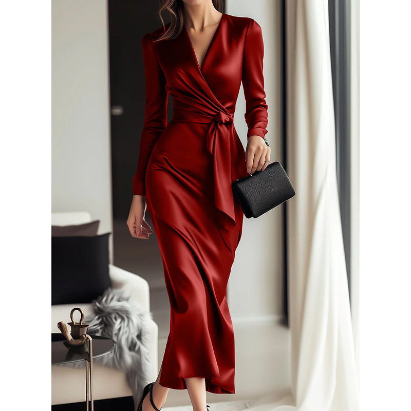Giulia Fontane | Satynowa Sukienka Bodycon z Paskiem w Burgundowym Czerwonym