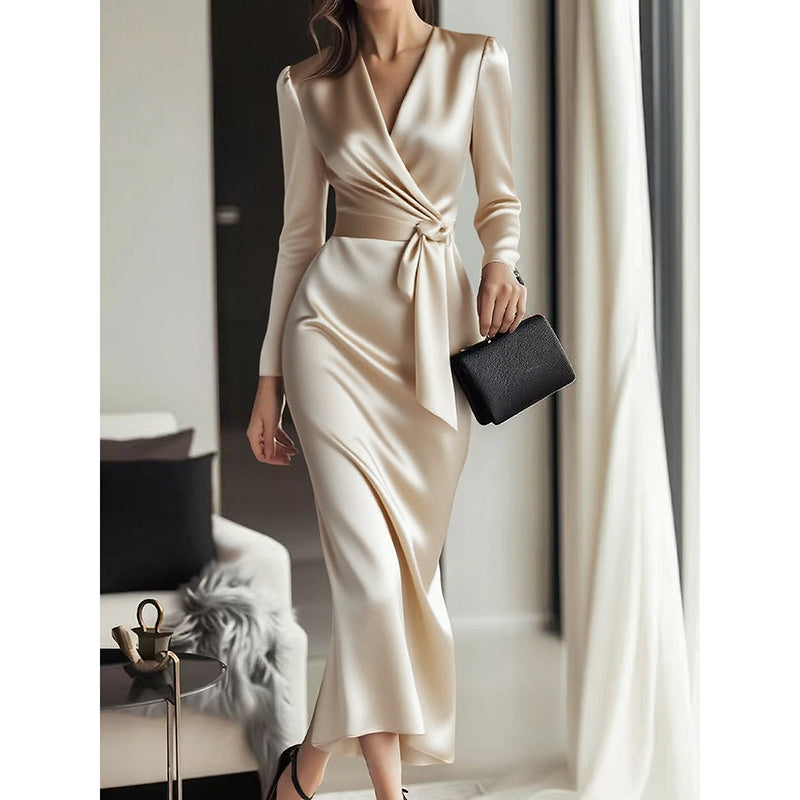 Giulia Fontane | Satynowa Sukienka Bodycon z Paskiem w Burgundowym Czerwonym
