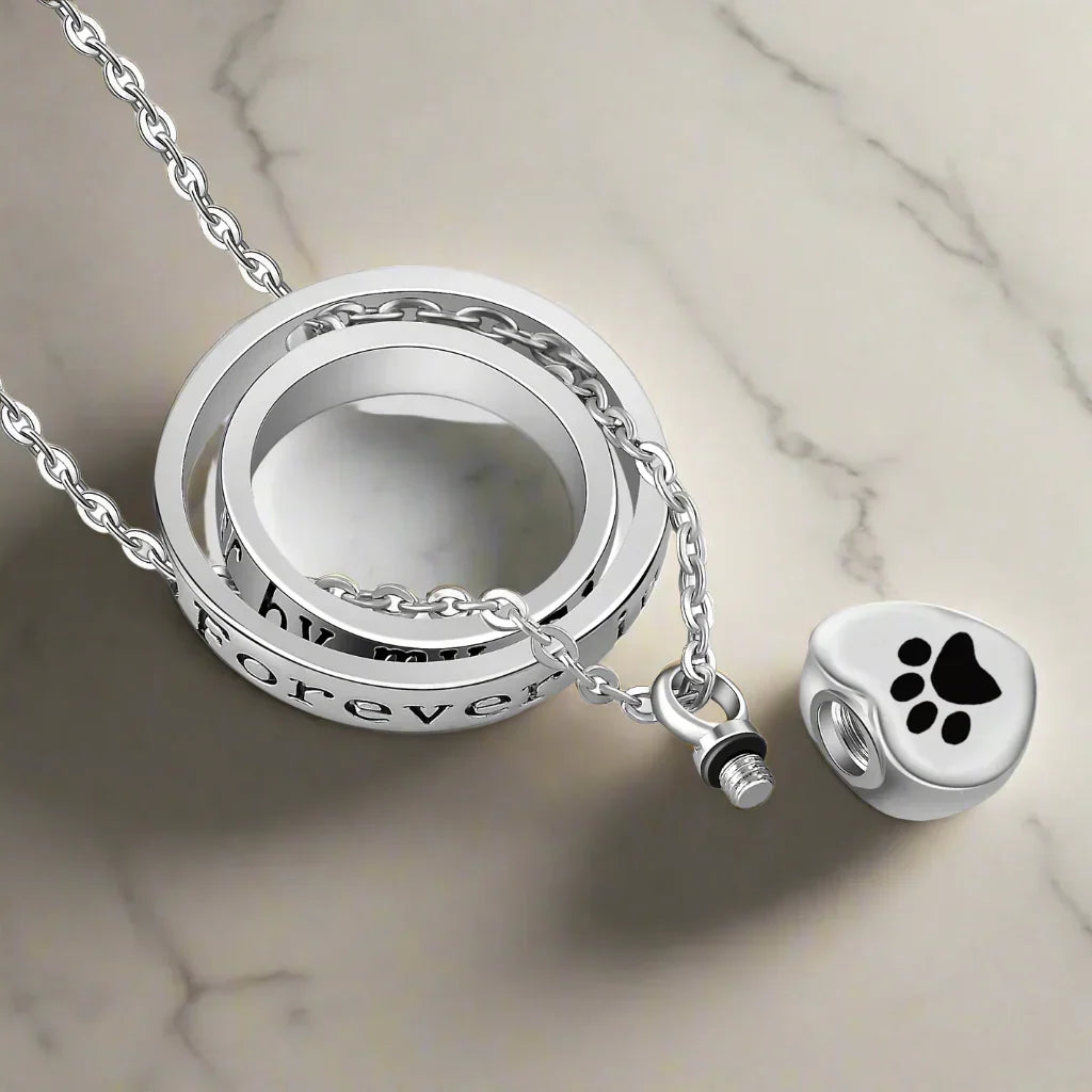 Ketting met urn in de vorm van een pootafdruk van roestvrij staal