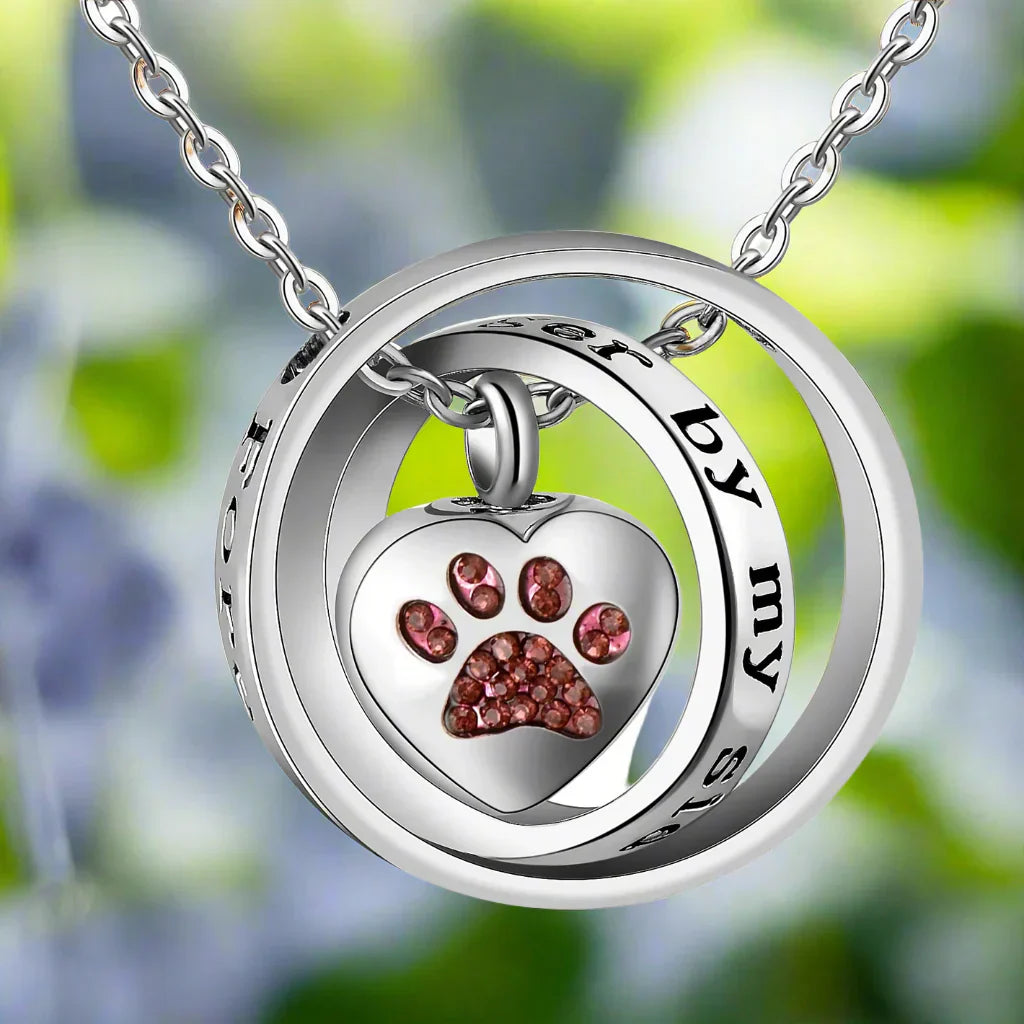 Ketting met urn in de vorm van een pootafdruk van roestvrij staal