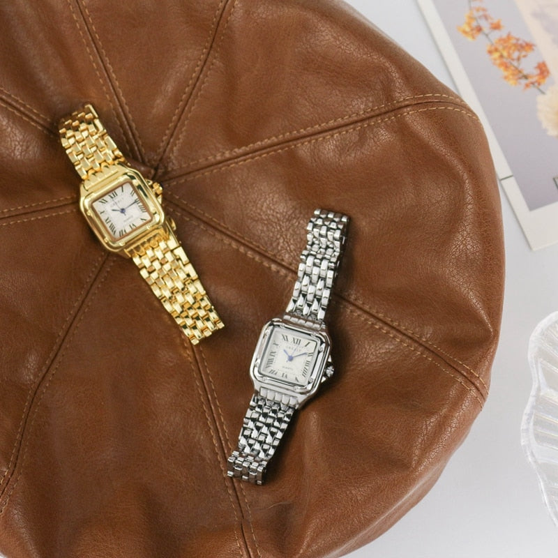 Grace – Montre-bracelet élégante avec boîtier carré et ajustement réglable