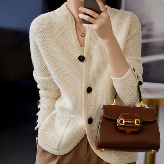 Elegante Gebreide Damesvest met Knopen en Luxe Uitstraling