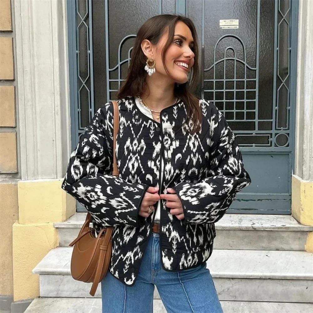 Veste à Motif Noir et Blanc avec Coupe Ample pour Femme | Idéale pour la Saison Froide