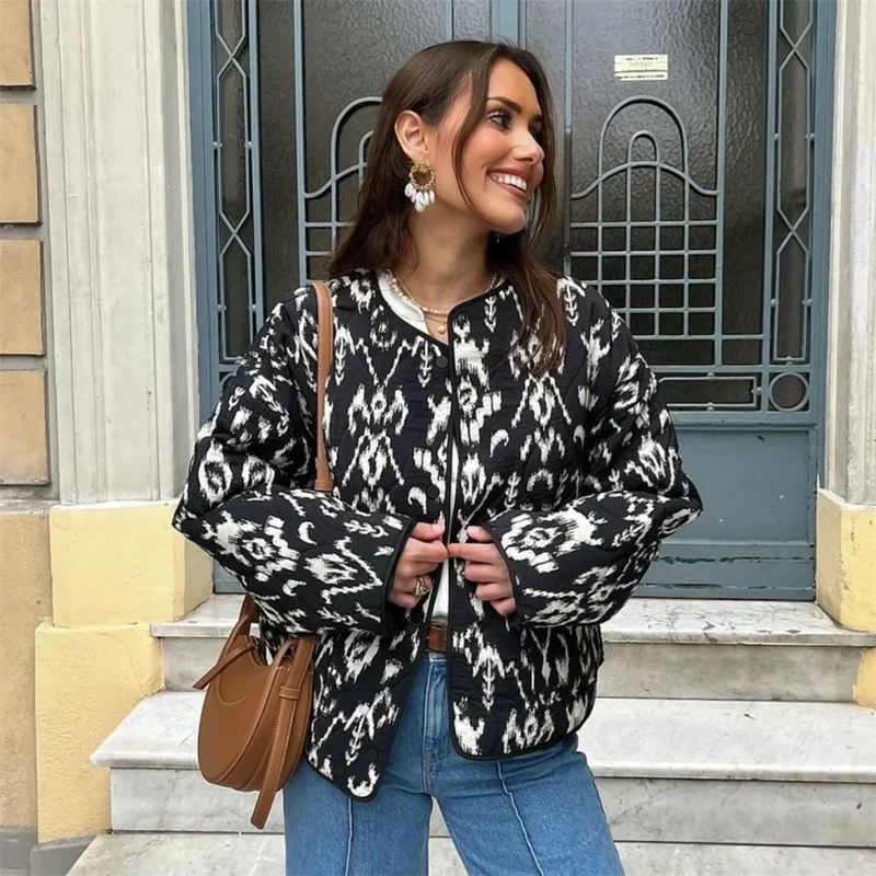 Veste à Motif Noir et Blanc avec Coupe Ample pour Femme | Idéale pour la Saison Froide