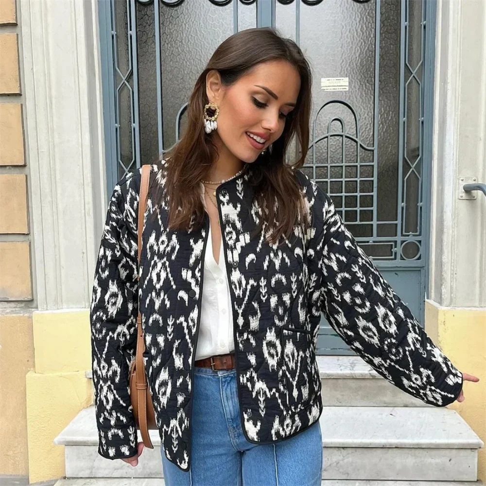 Veste à Motif Noir et Blanc avec Coupe Ample pour Femme | Idéale pour la Saison Froide