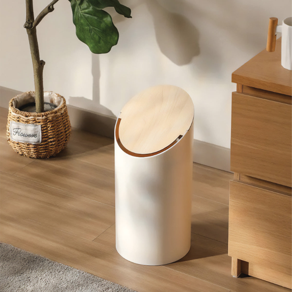 CAROLINE - Affaldsspand i træ – ahorn, skrå design