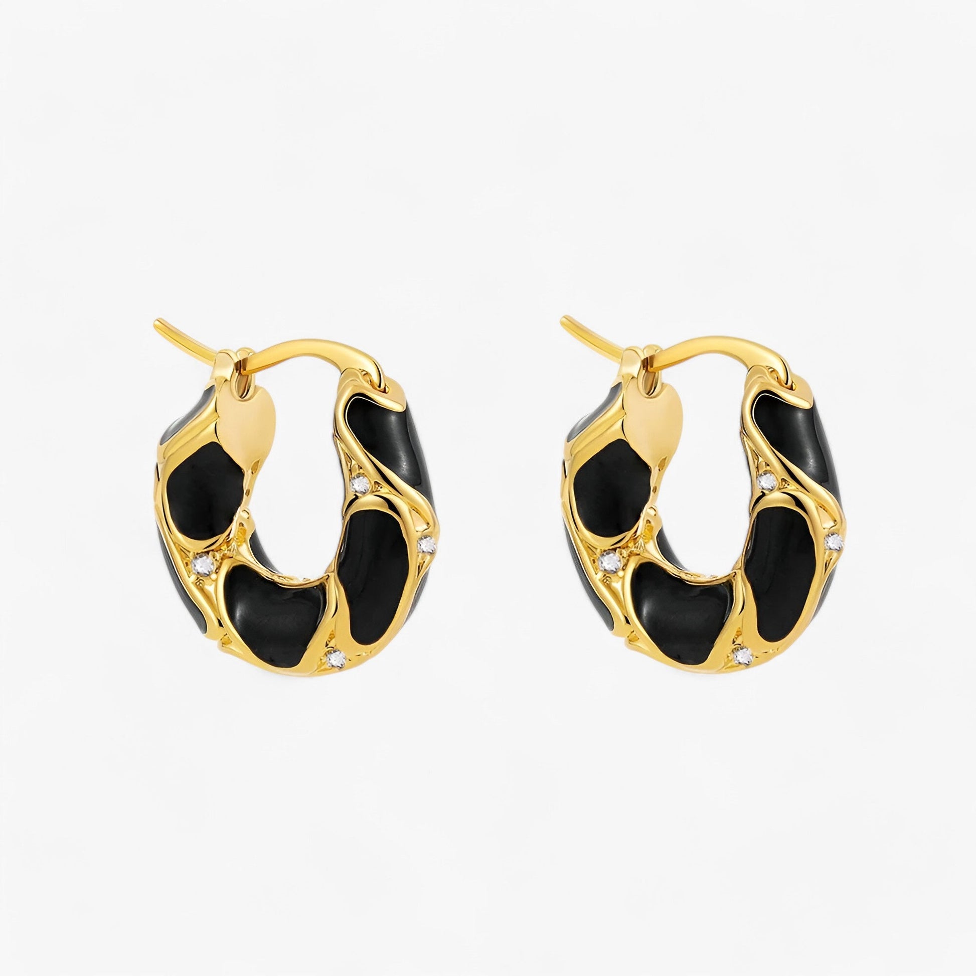 accessories : Oorbellen Dames Rood Goud - Vintage Emaille Hoepel - Trendy Luxe in van Pantino