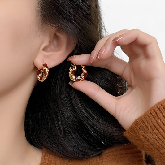 accessories : Oorbellen Dames Rood Goud - Vintage Emaille Hoepel - Trendy Luxe in van Pantino