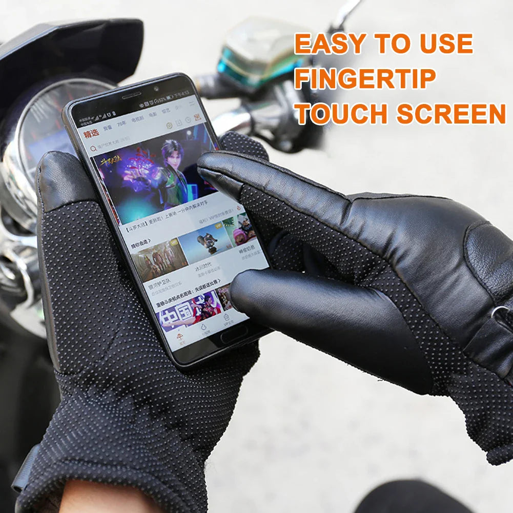Motorcykelhandsker med touchskærm-funktion, der gør det nemt at bruge smartphones. Ideelle til motorcyklister, der ønsker praktisk teknologi.