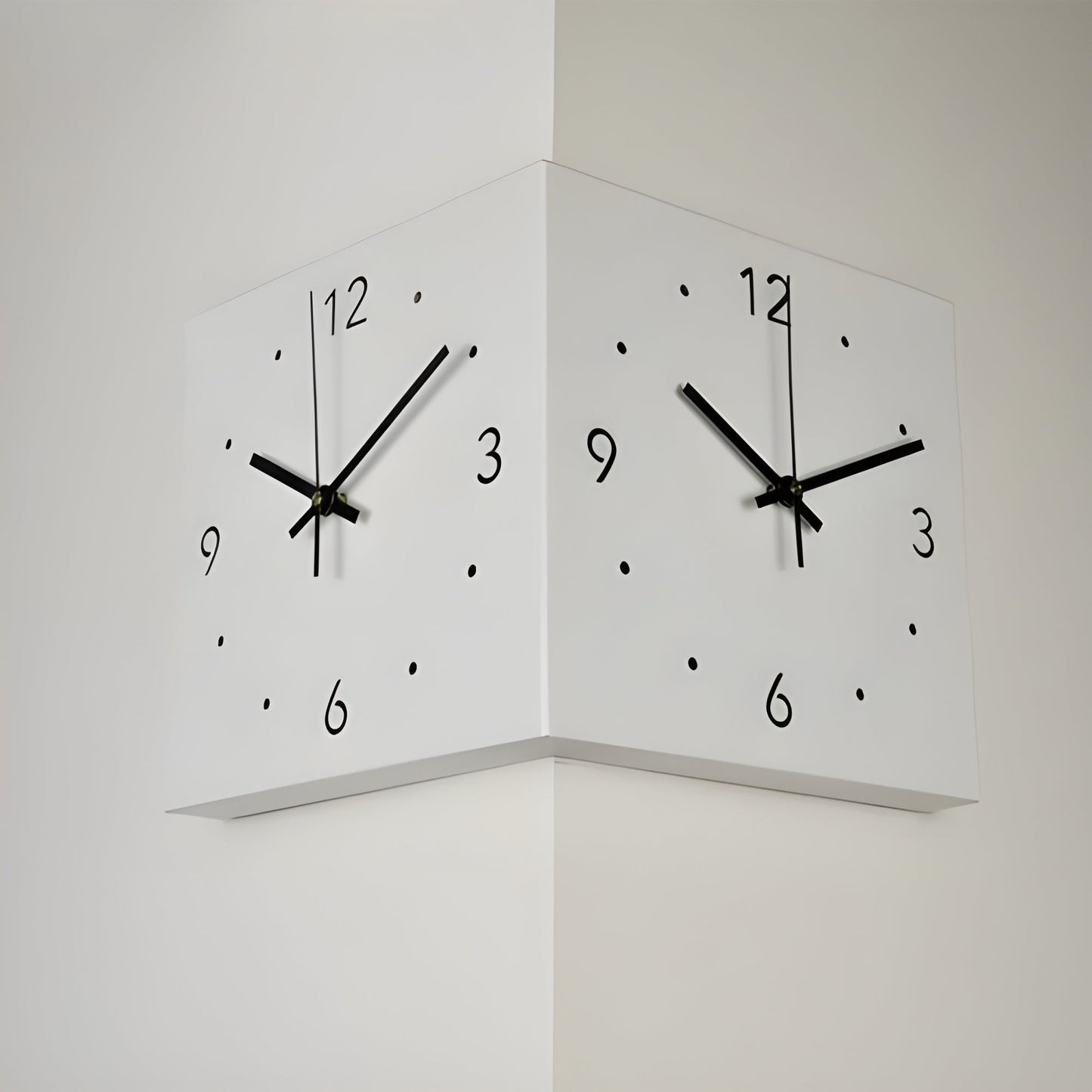 Garduru Clock – Elegante Doppelseitige Wanduhr