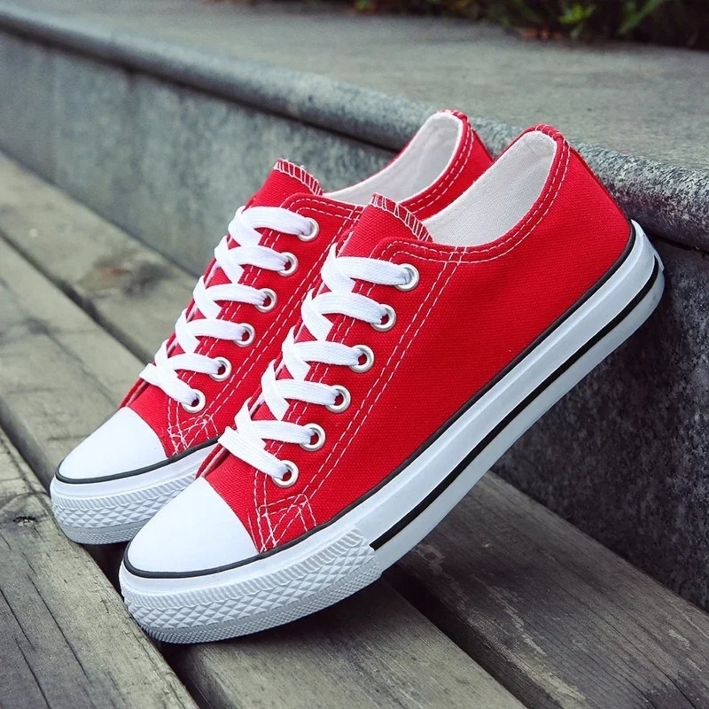 Unisex Leren Low-Top Sneakers met Tweekleurig Design