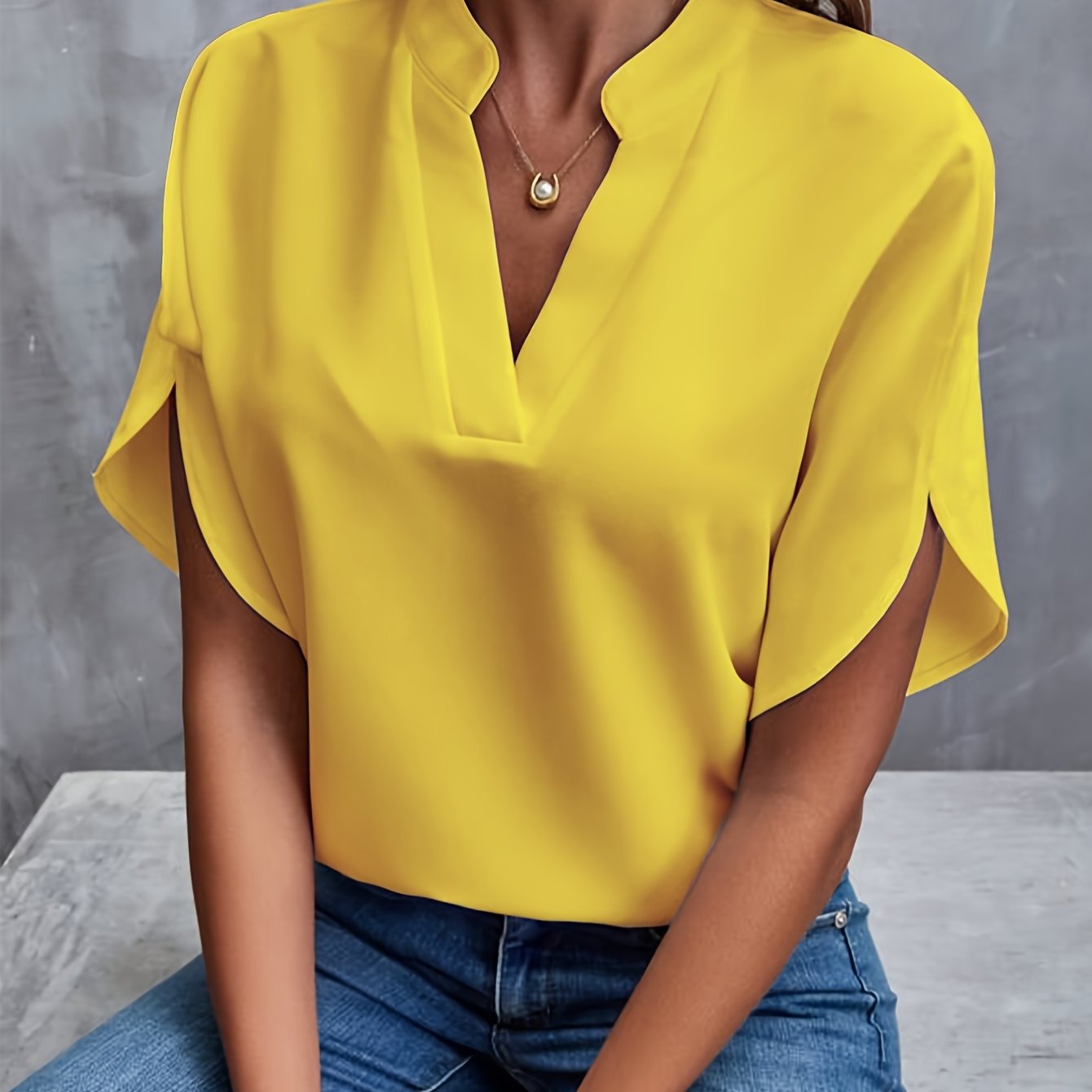 Carros - Light and Elegant Blouse