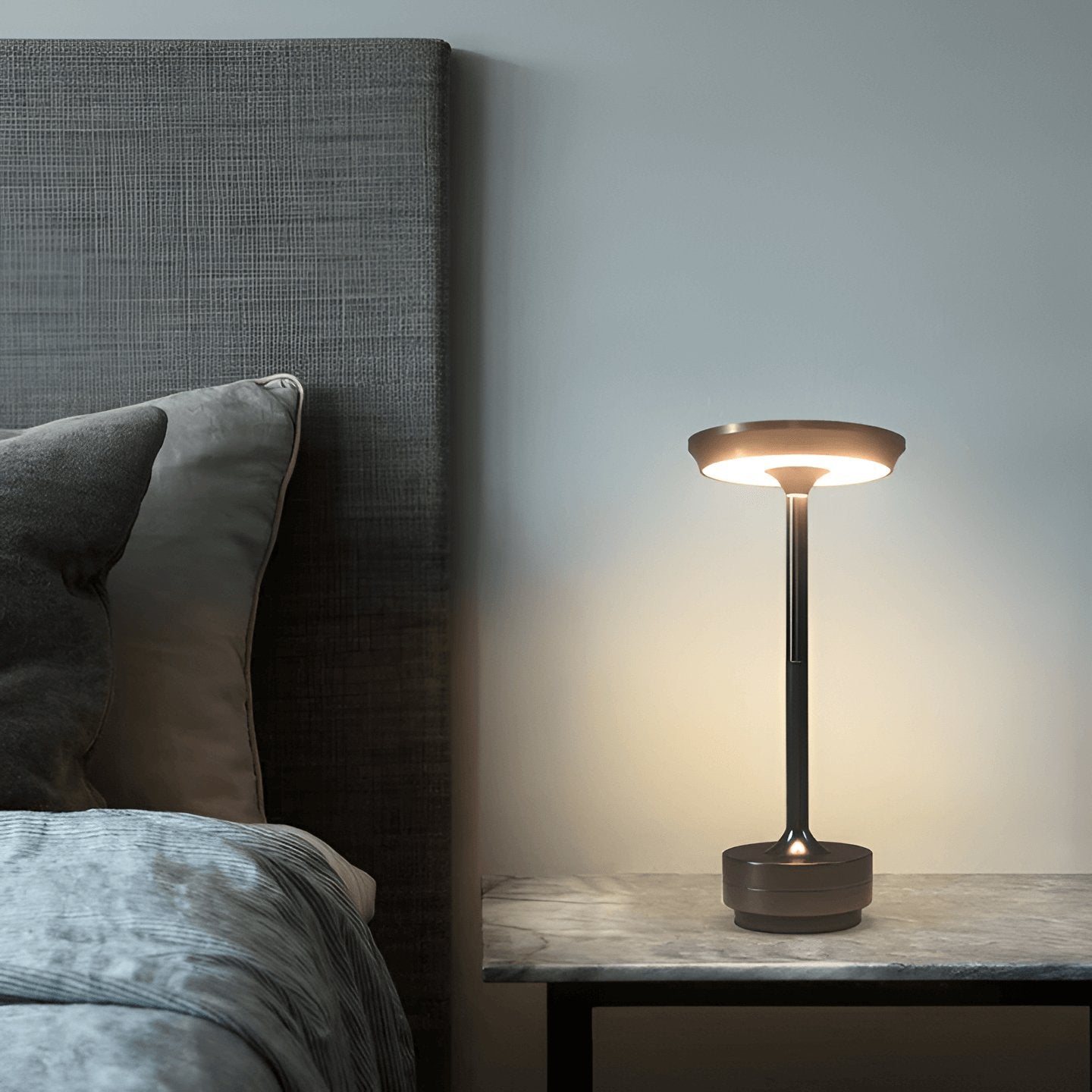 home & garden : AmbiGlow - Draadloze en Oplaadbare Sfeerlamp. - Goud in van Pantino
