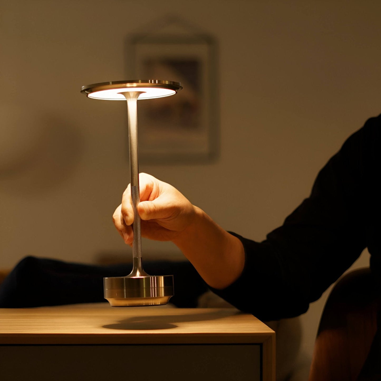 home & garden : AmbiGlow - Draadloze en Oplaadbare Sfeerlamp. - Goud in van Pantino