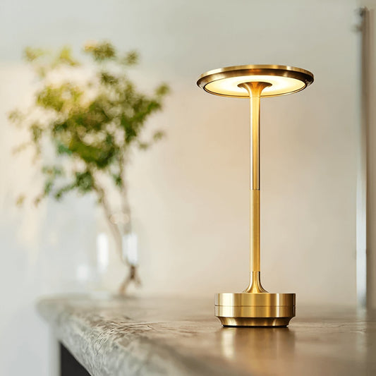 home & garden : AmbiGlow - Draadloze en Oplaadbare Sfeerlamp. - Goud in van Pantino