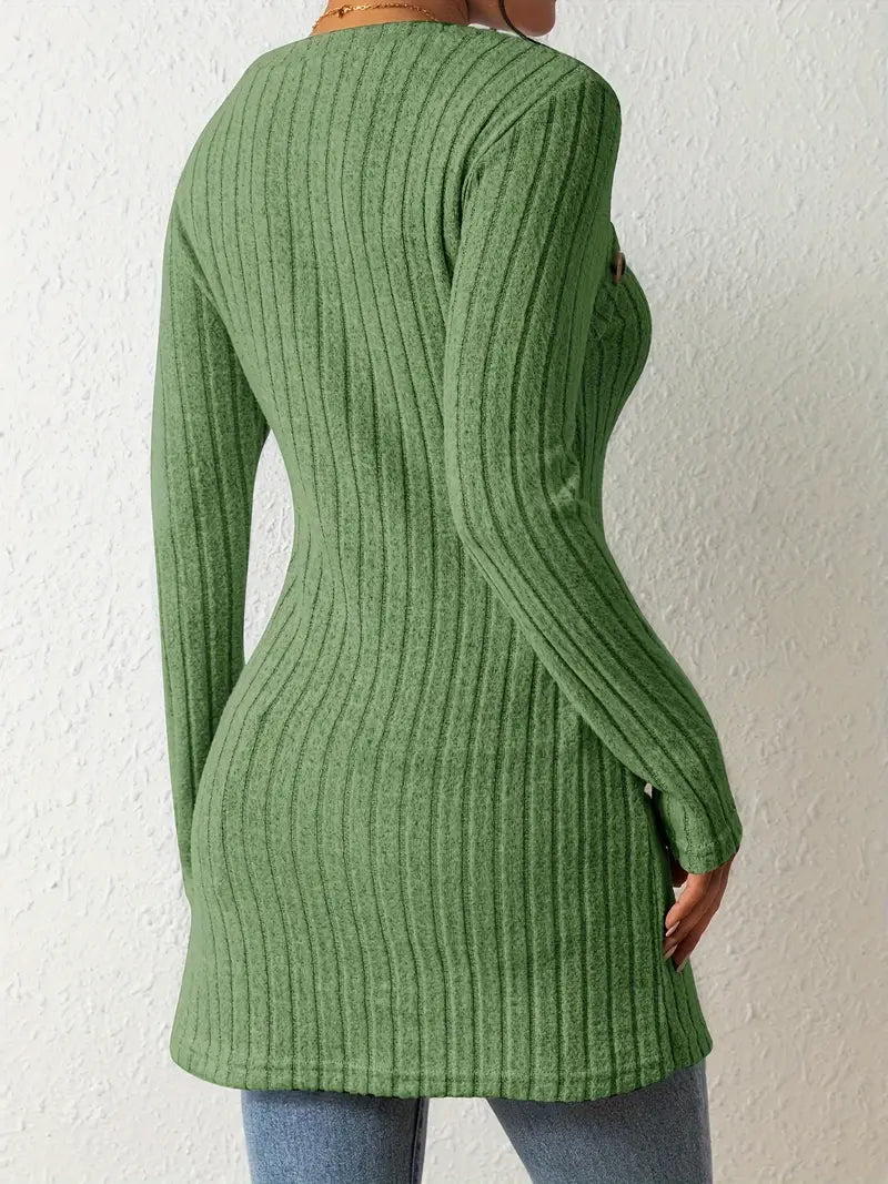 Manon – Haut asymétrique femme à boutons et maille côtelée