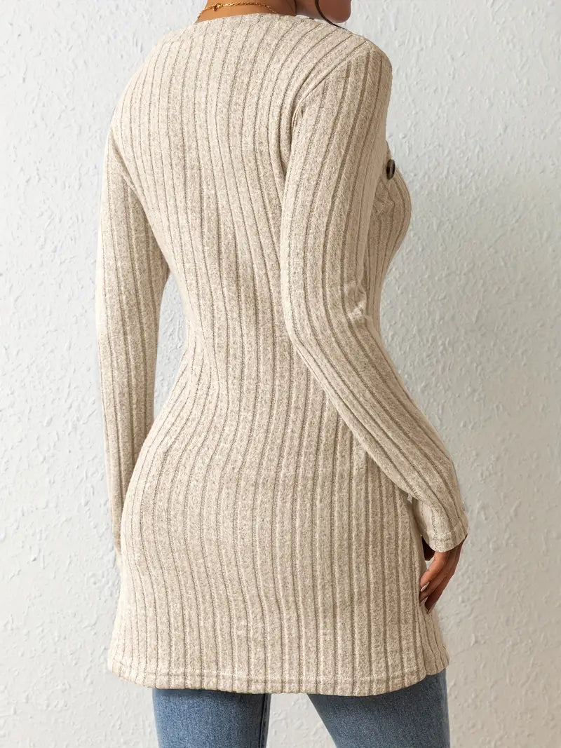 Manon – Haut asymétrique femme à boutons et maille côtelée