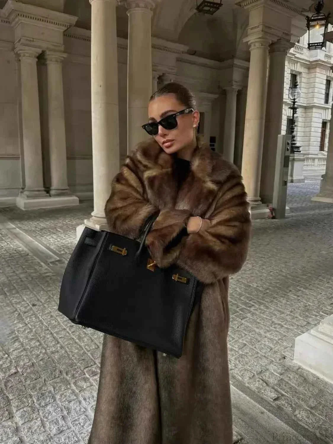 Schicker Wollmantel mit Gürtel und Langärmeln für einen eleganten Look