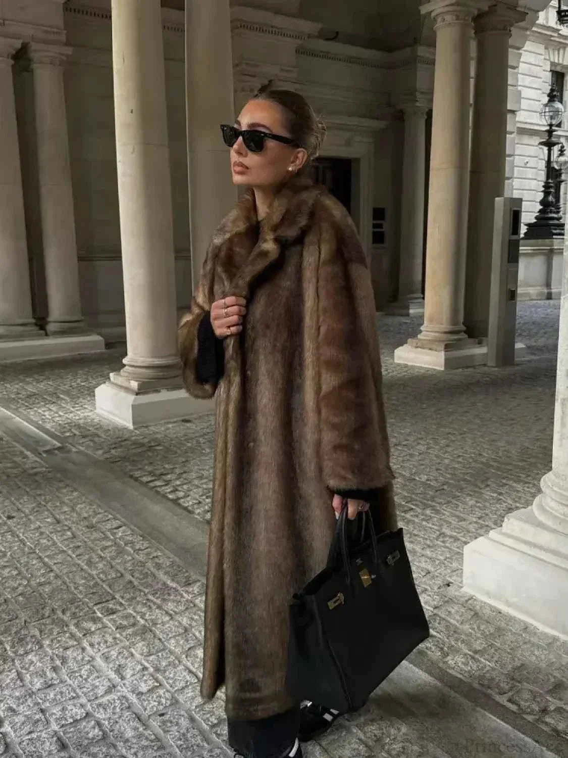 Schicker Wollmantel mit Gürtel und Langärmeln für einen eleganten Look