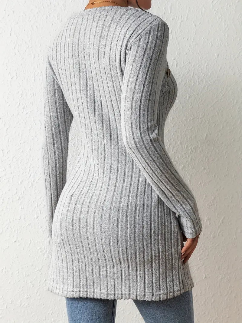 Manon – Haut asymétrique femme à boutons et maille côtelée