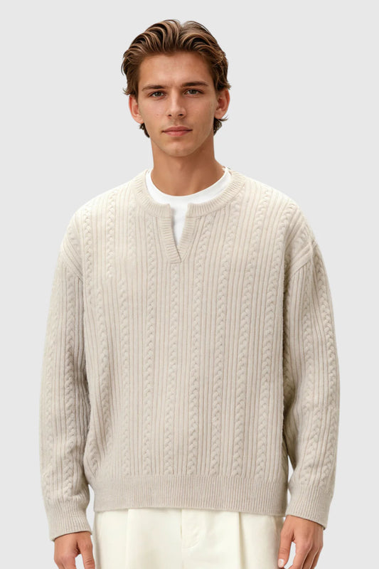 Herrestrik - Kabelstrikket Sweater med Lille V-Hals - Oatmeal - Sweatre - Valmont Wear