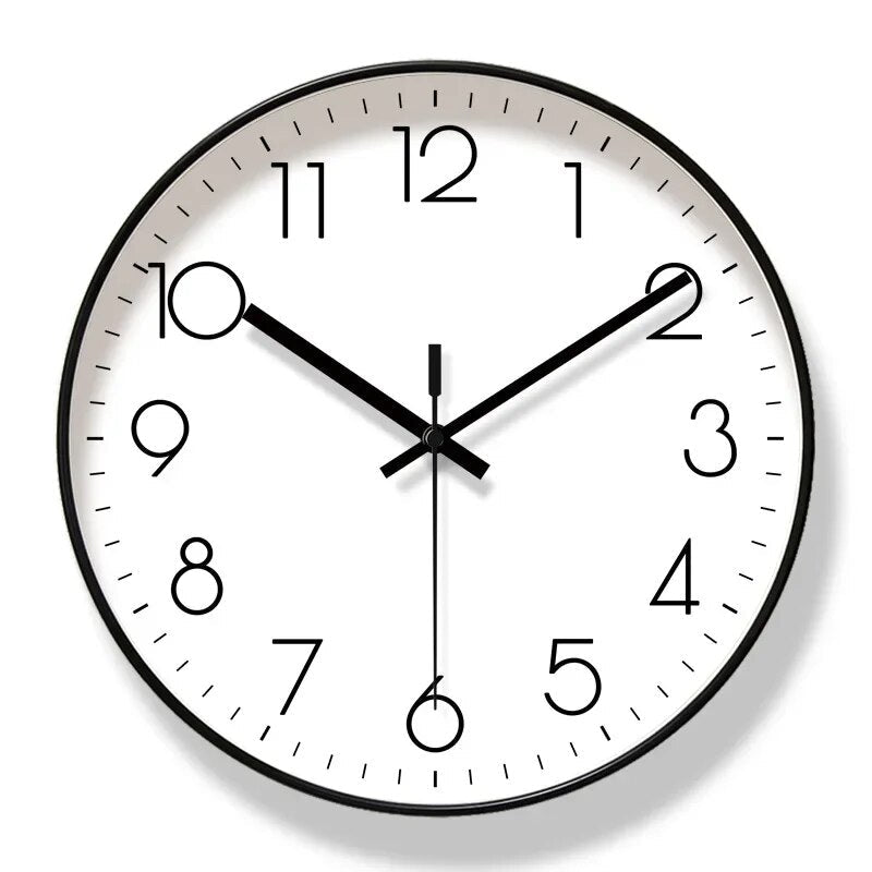 Norviga Noir | Schwarze Wanduhr im Skandinavischer Design mit Quarzwerk