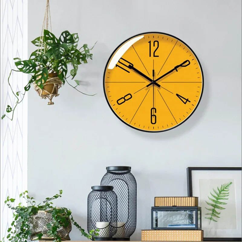 Norviga Noir | Schwarze Wanduhr im Skandinavischer Design mit Quarzwerk