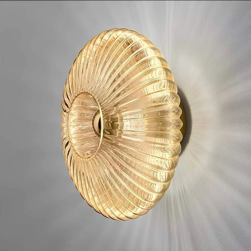 glas_wandleuchte_wellenlicht_10W_2700K_elegant_modern_wohnzimmer_xLumina
