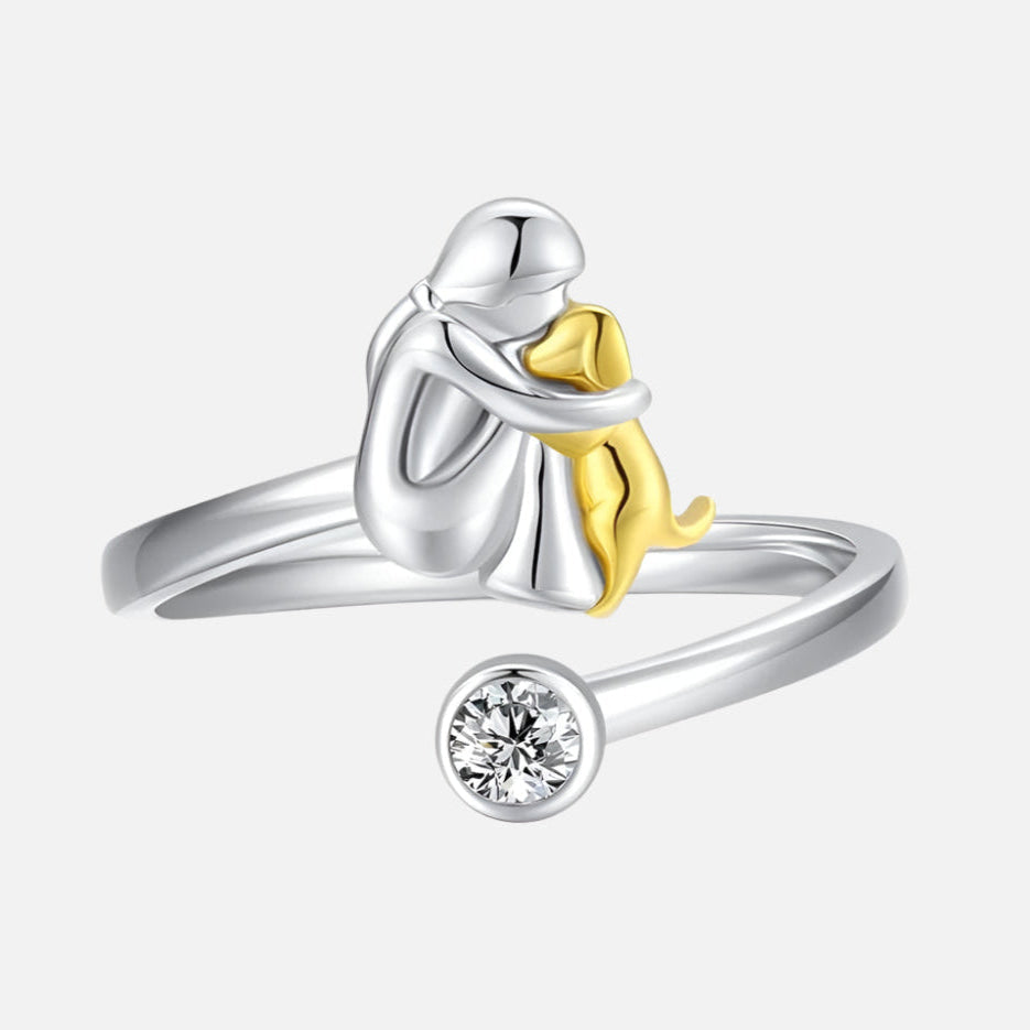 Zilveren ring met hondje en zirkonia steentjes.