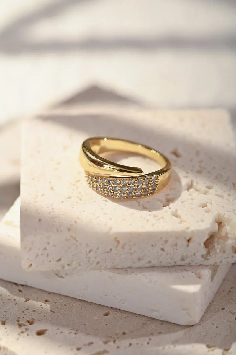 Kalea - Elegance Haven Ring