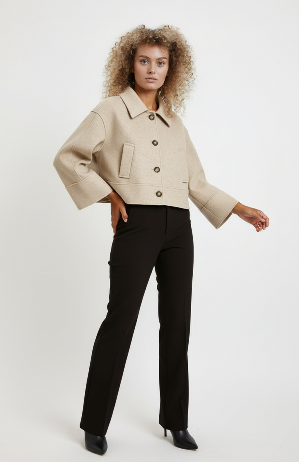 Ciro Dames Jas | Korte Boxy Fit | Elegante Minimalistische Stijl